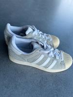 Adidas Superstar Sneaker Gr. 37 1/3 Turnschuhe Bayern - Kitzingen Vorschau