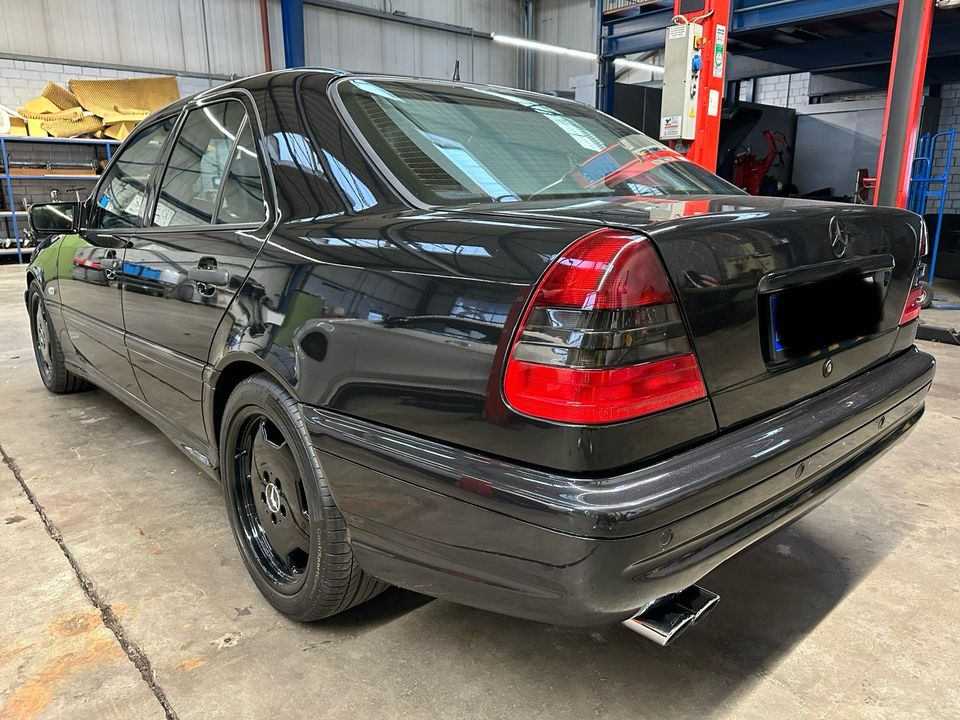 Mercedes-Benz C43 AMG Limousine W202 in Paderborn