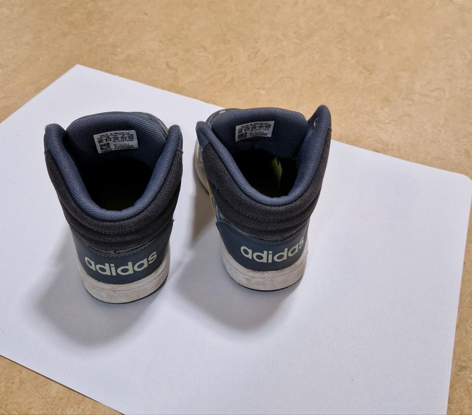 Adidas Sneaker Kinderschuhe Gr. 26 in Gauting