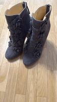 Elegante Chanel Stiefeletten aus Wildleder mit Blumenapplikatione München - Bogenhausen Vorschau