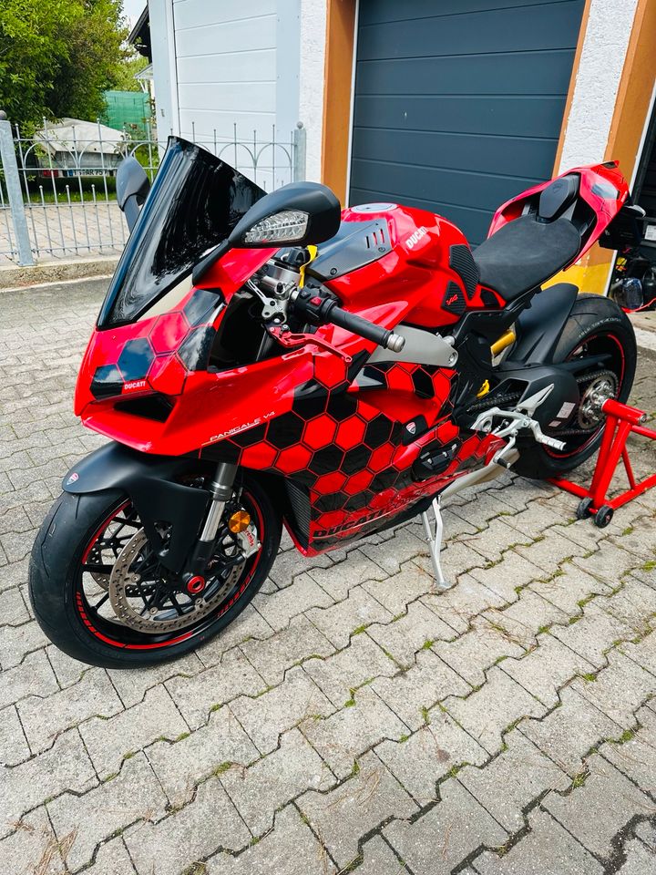 Ducati Panigale V4 Special Design 3400km!! in Trostberg