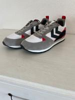 Sneaker von Hummel (ungetragen!) Saarland - Riegelsberg Vorschau