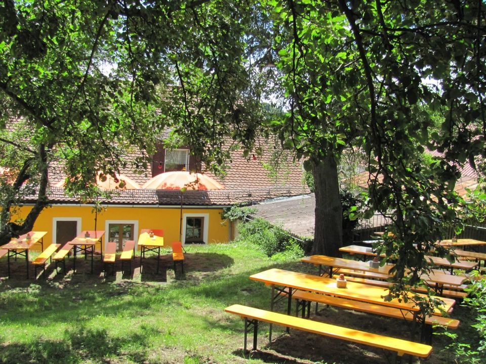 Bauernhaus mit Zoigl-Gaststätte, Biergarten und Braurecht in Falkenberg Oberpf