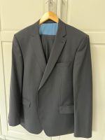 Anzug, dunkel grau, Jacke 28, Hose 27, guter Zustand Hessen - Schöneck Vorschau