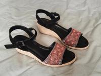 Sandalen Keilabsatz Riemchen Perlen Berlin - Treptow Vorschau