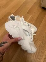 Nike Huarache Sneaker Schuhe Turnschuhe weiß Trainingsschuhe Hessen - Wiesbaden Vorschau
