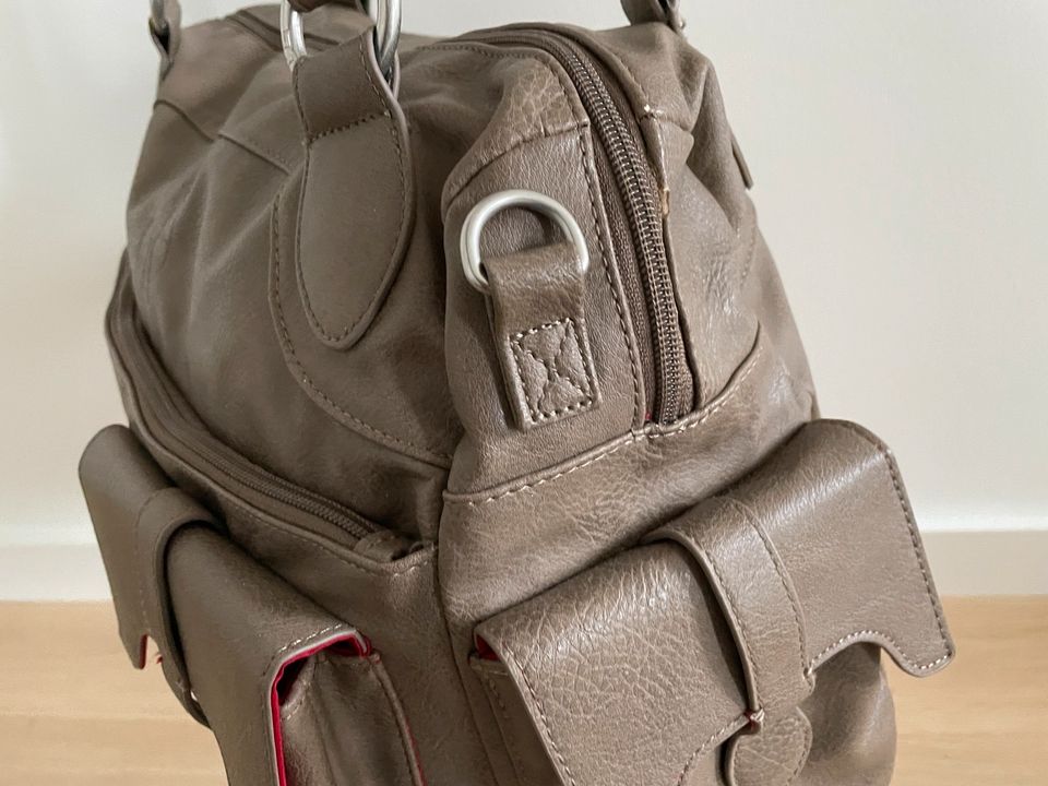 Große Wickeltasche mit Zubehör Marke Lässig braun in Wolfsburg