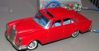 Mercedes 220 BANDAI 1960 Blechspielzeug Junior Toy T.V. Batterieb Baden-Württemberg - Stutzenklinge Vorschau