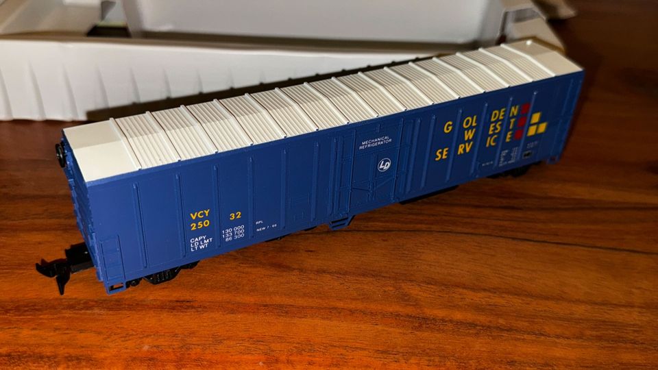 Golden West Service Güterwagen / 57' Reefer H0-Modell Con-Cor in Berlin