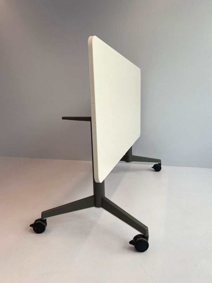 Klapptisch / Konferenztisch/ Schreibtisch Steelcase Fliptop in München