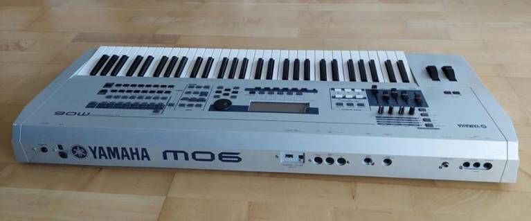 Yamaha MO6 Keyboard Sythesizer inkl. Case in Oberpframmern