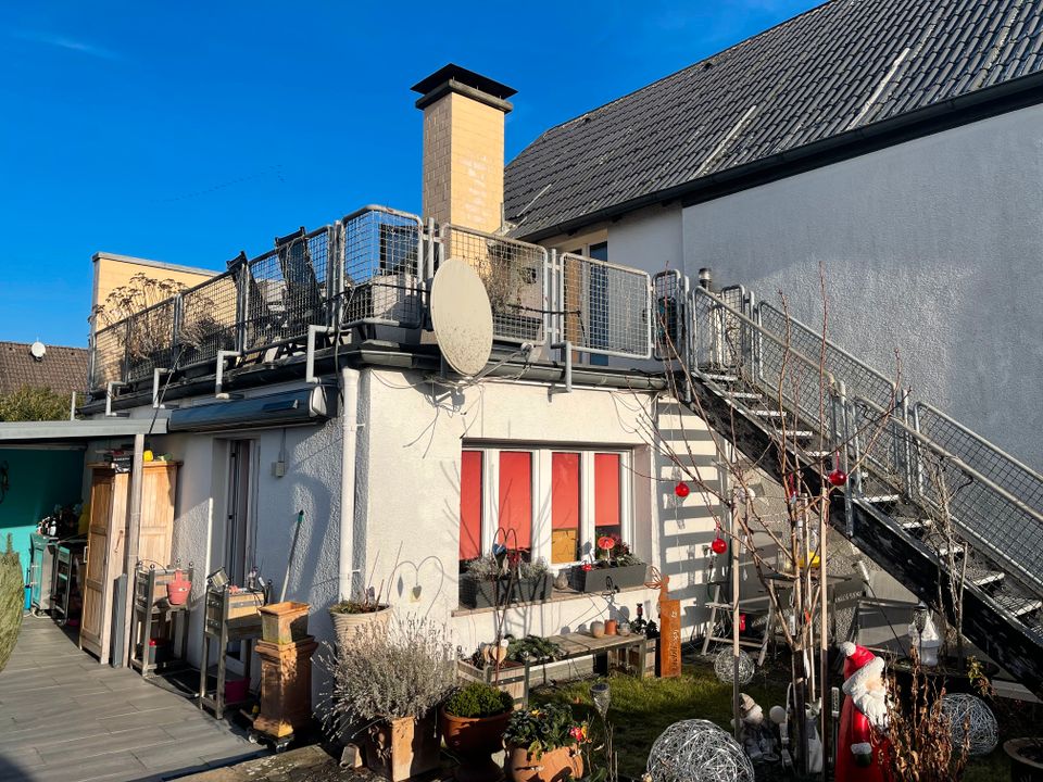 Charmantes Einfamilienhaus mit großer Einliegerwohnung sowie einem Pool und einem riesigen Carport! in Waltrop