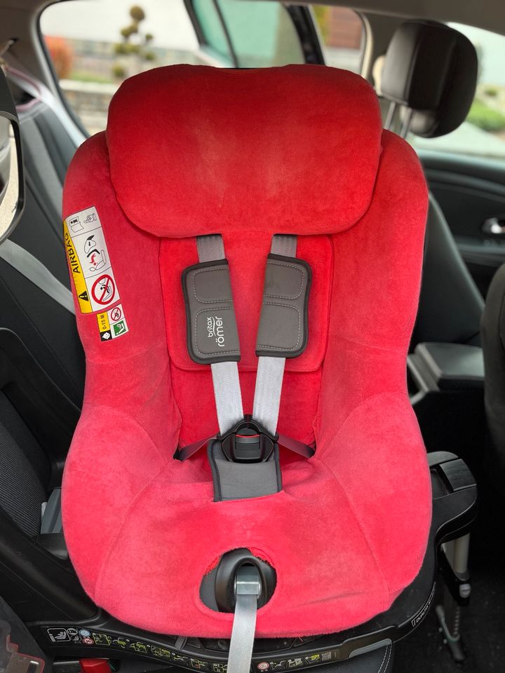 Britax Römer Dualfix M i-Size 360 grad drehbar reboarder grau in Karlsdorf-Neuthard