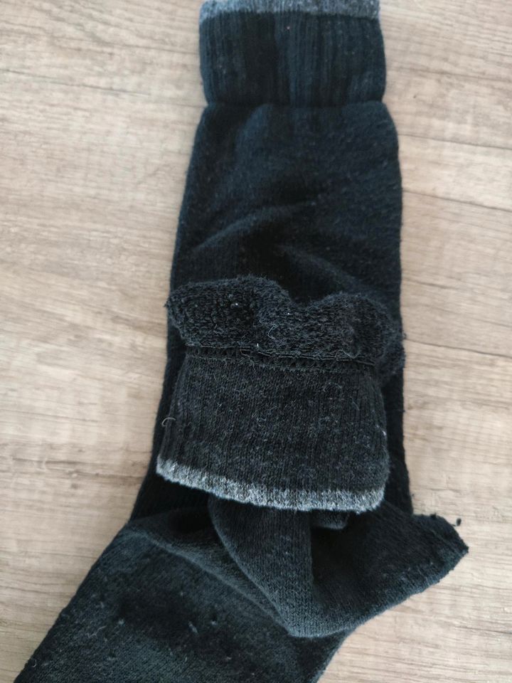 Dicke lange Herrn Socken gr 40/41 in Niederzimmern