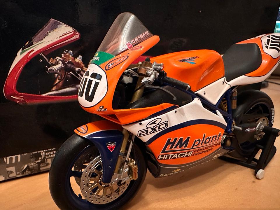 Ducati 998 F01 Superbike 2002 Neil Hodgson Minichamps 1:12 Ducati 998 F01 Superbike 2002 Neil Hodgson Minichamps 1:12
