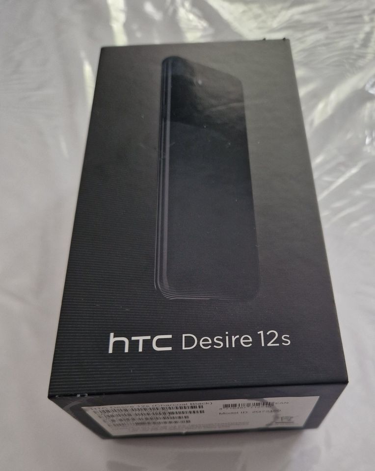 Smartphone HTC Desire 12s 32 GB Dark Blue Dual SIM in Frankfurt am Main