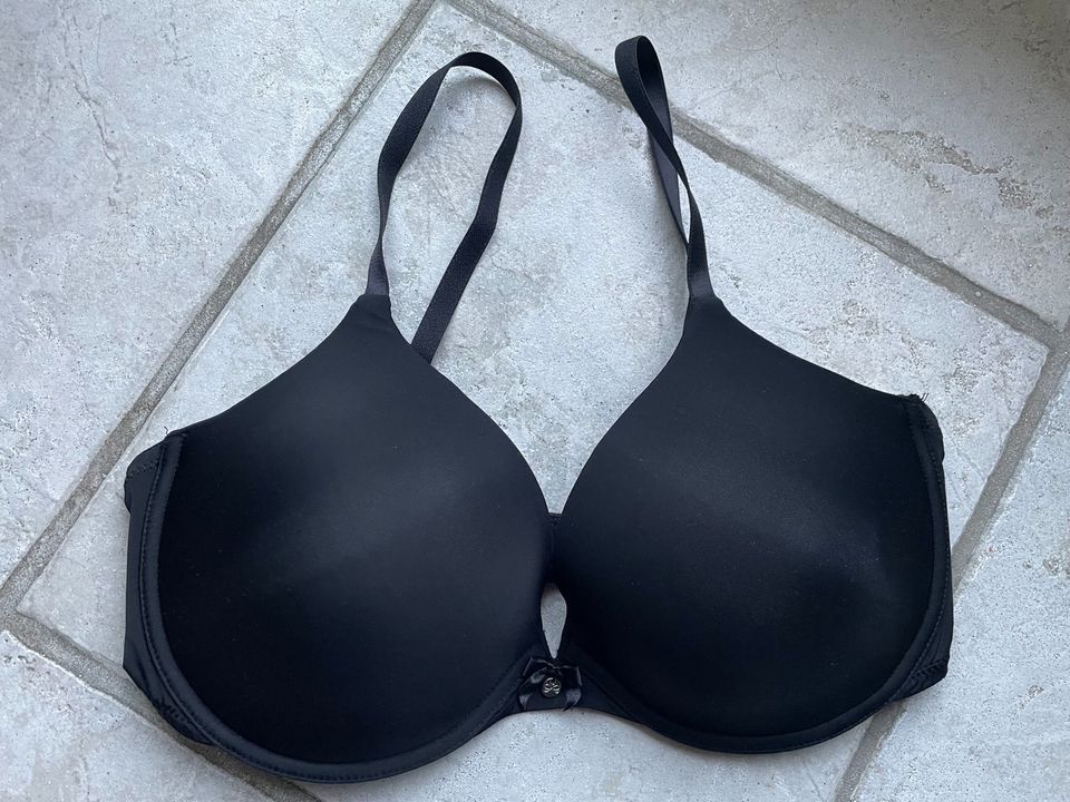 Hunkemöller 85D vorgeformter Bügel-BH Plunge in Leverkusen