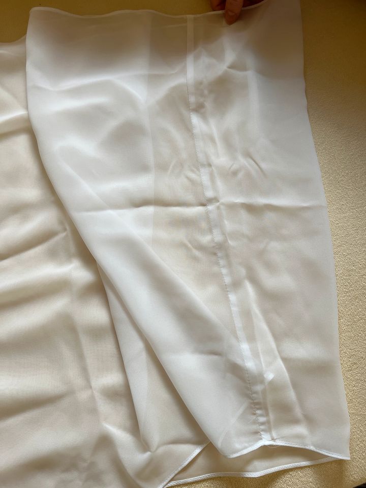 Brautkleid très chic 36 mit Spitze und Bindung in Hennef (Sieg)