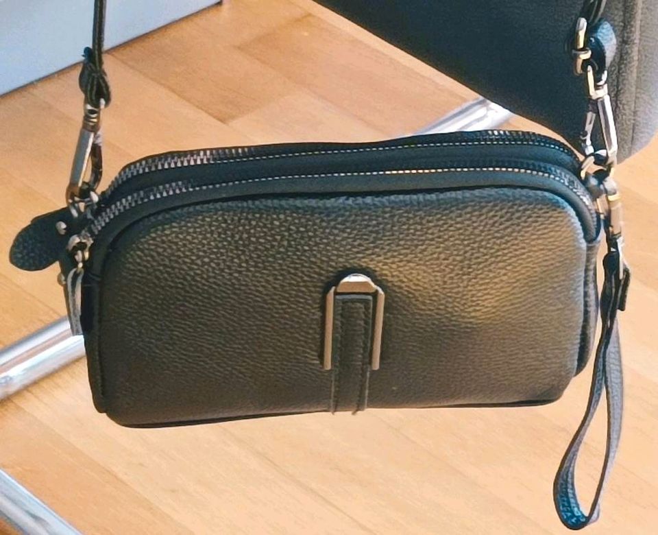 Damen Tasche Umhängetasche Echtleder in Köln