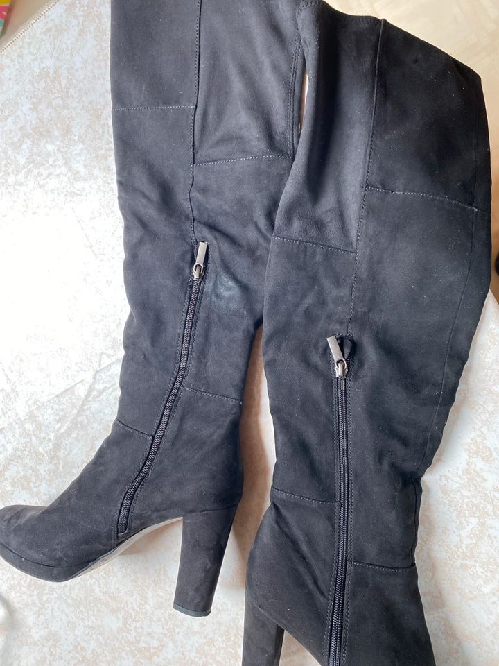 Overknee Stiefel Tamaris Größe 41 schwarz in Rödental