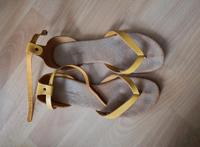 Sandalen gelb Damen Mecklenburg-Strelitz - Landkreis - Neustrelitz Vorschau