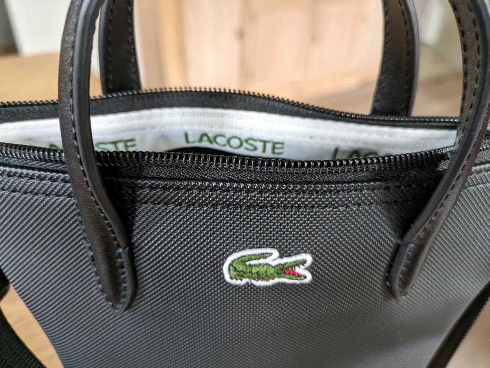 Lacoste Umhängetasche in Bretzfeld