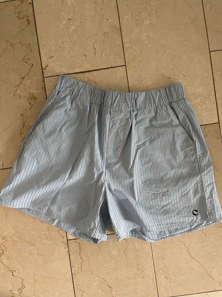 Closed Shorts Hellblau gestreift Logo Gr. XL NP 200€ in Haltern am See