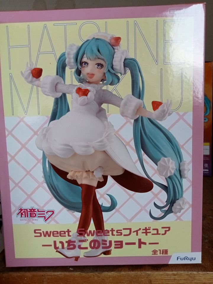Miku Sweet Sweets Strawberry Anime Figur Hatsune Miku Exqui. in Gröditz
