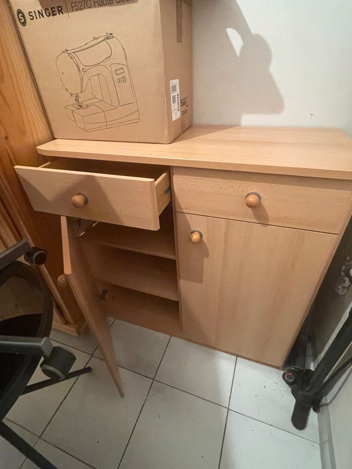 Schrank/Kommode in Bergheim