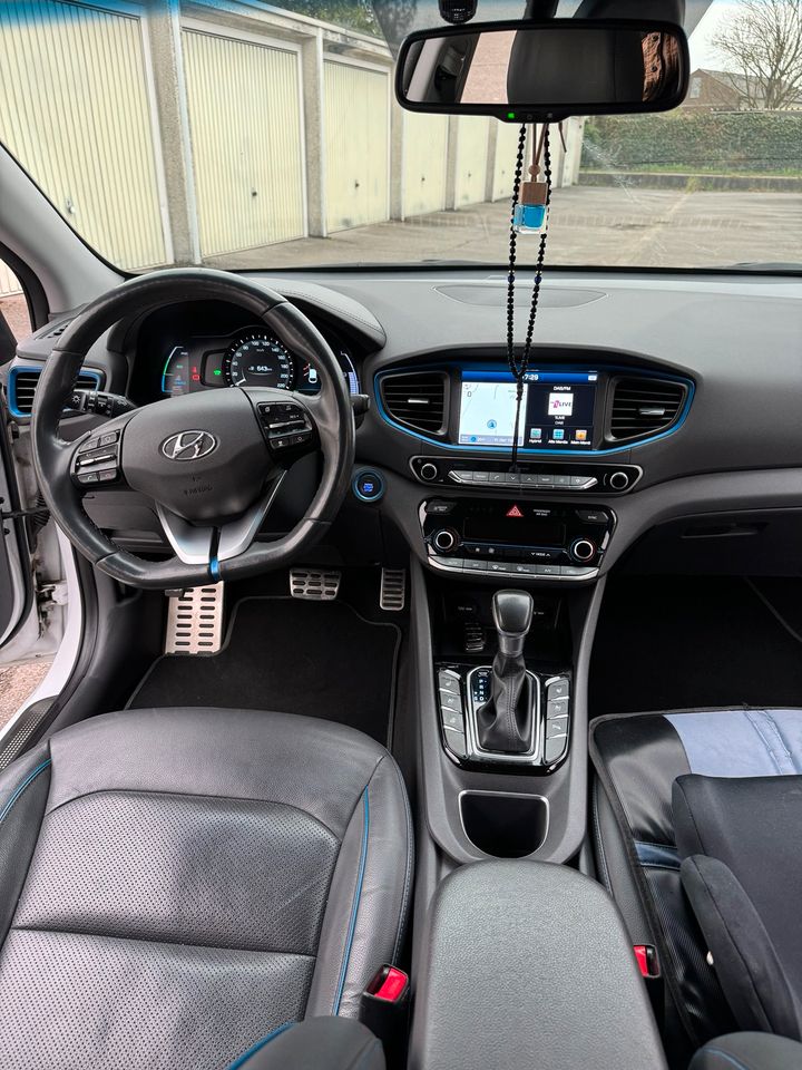 HYUNDAI IONIQ Premium HYBRID,Vollleder,Xenon,Navi,Scheckeft in Neuss