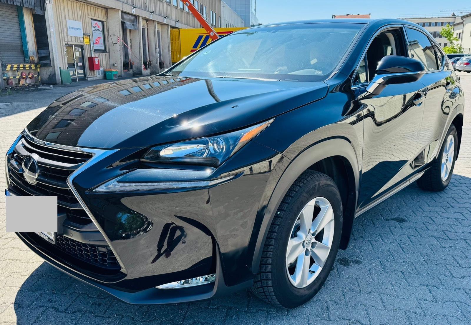Abbildung des Autos Lexus NX 300h – Top gepf…