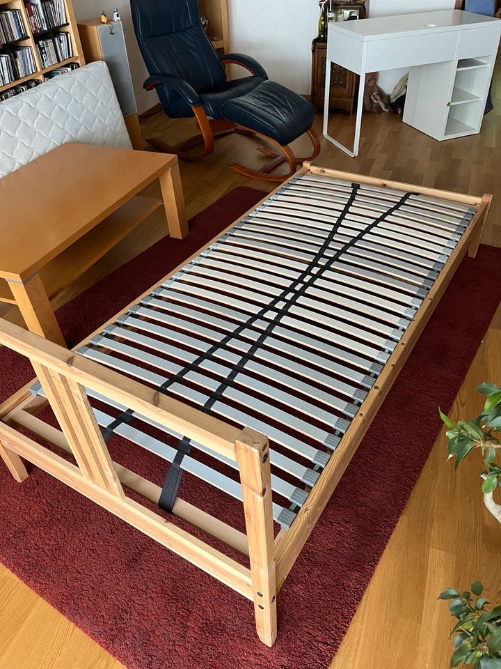IKEA Bett, Einzelbett m. Lattenrost u. Matratze, Zustand sehr gut in Bergisch Gladbach