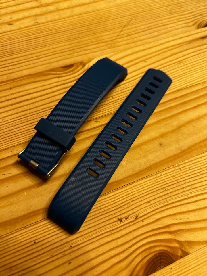 fitbit - watch / Armbanduhr mit Funktionen in Markkleeberg