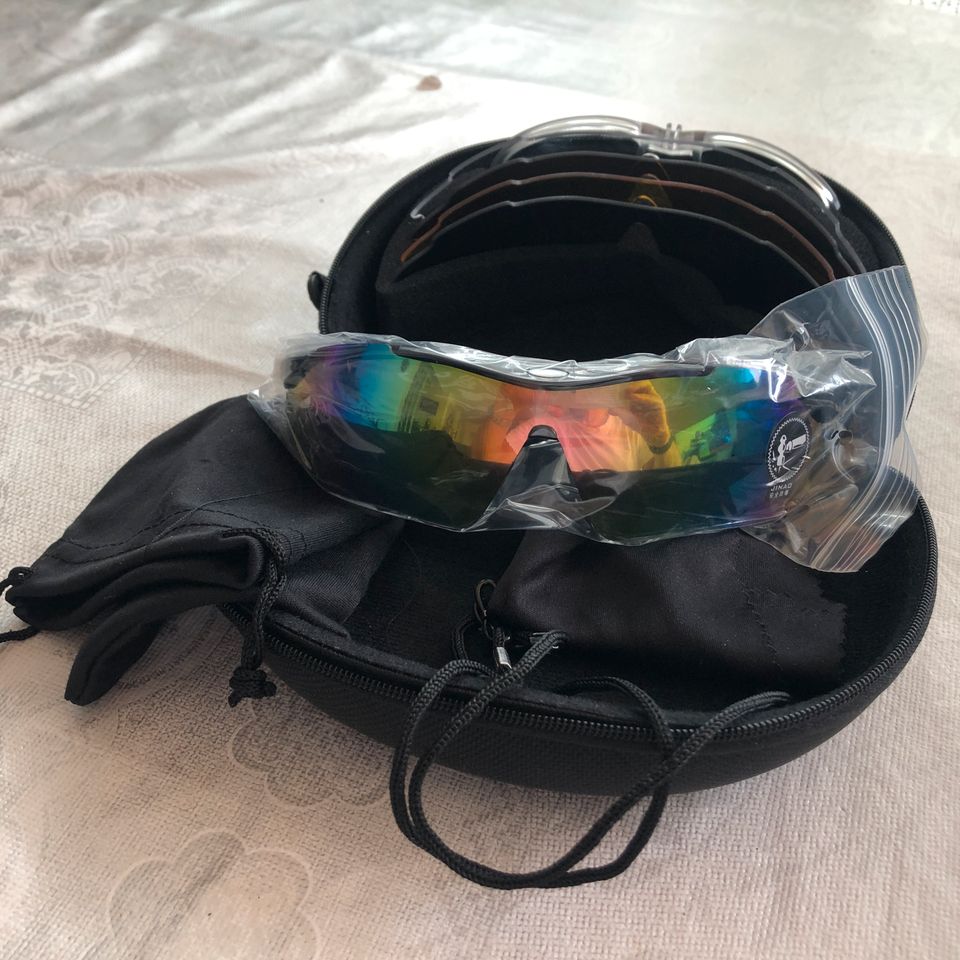 Fahrradbrille / Sportbrille mit 5 Wechselgläsern versch. Tönungen in Hochheim am Main