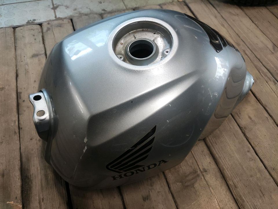 Honda CBF 1000 2006-2011 Tank silber in Ramin