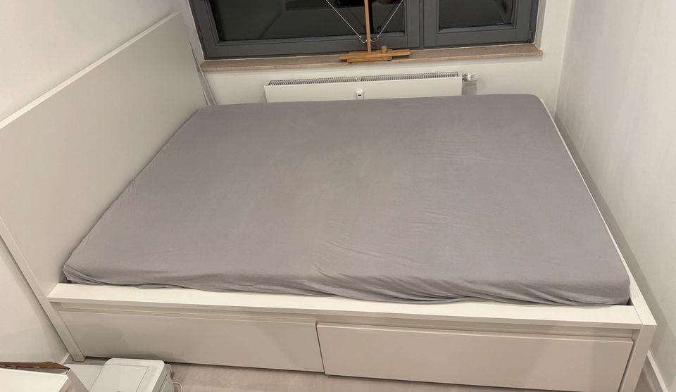 Bett von Ikea (Malm) weiß in Gievenbeck