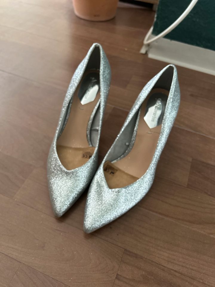 Pumps in Gr. 37 Silber von Stradivarius in Essen