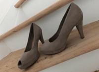Peeptoes Pumps Highheels Plateau Jane Klain beige Samtoptik 41 Hessen - Birstein Vorschau