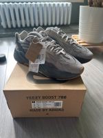 ADIDAS YEEZY BOOST 700 V2 / US 12 / EU 46 2/3 / TEPHRA GRAY Frankfurt am Main - Nordend Vorschau