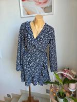 Only Wickelkleid Gr. 38 dunkelblau weiß Blumen Rüschen Bayern - Asbach-Bäumenheim Vorschau