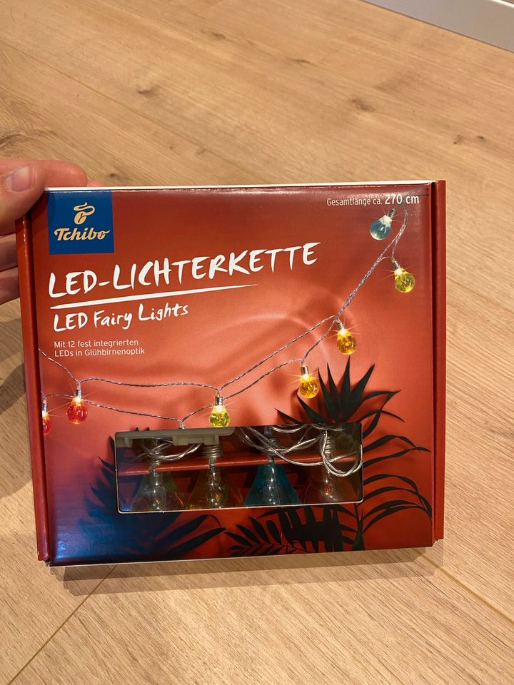 Bunte LED Lichterkette in Mettingen