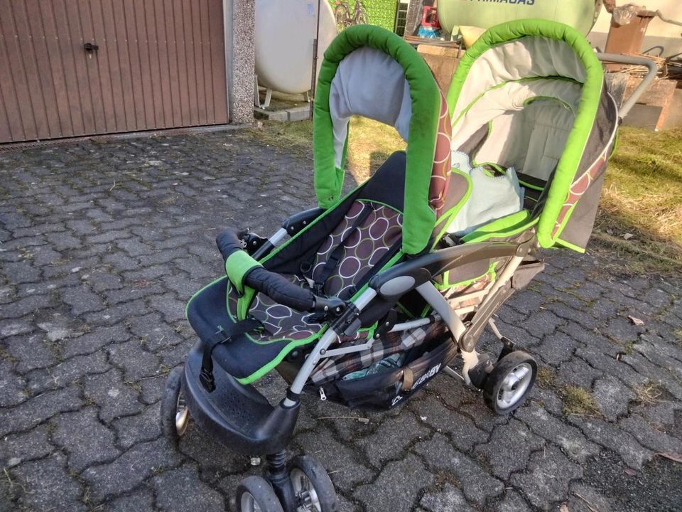Zwillinges Kinderwagen in Netphen