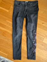Mango Jeanshose,  Hose,  Blumen, Schwarz, skinny, Neu Nordrhein-Westfalen - Olpe Vorschau