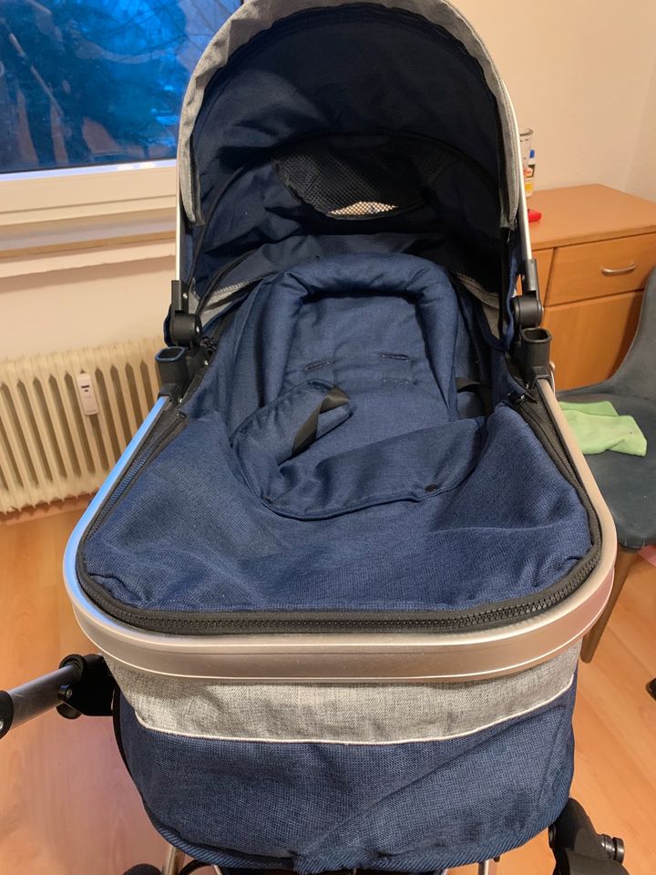 Neuwertigen 3 in 1 Kinderwagen 9 Monate alten in Gelsenkirchen