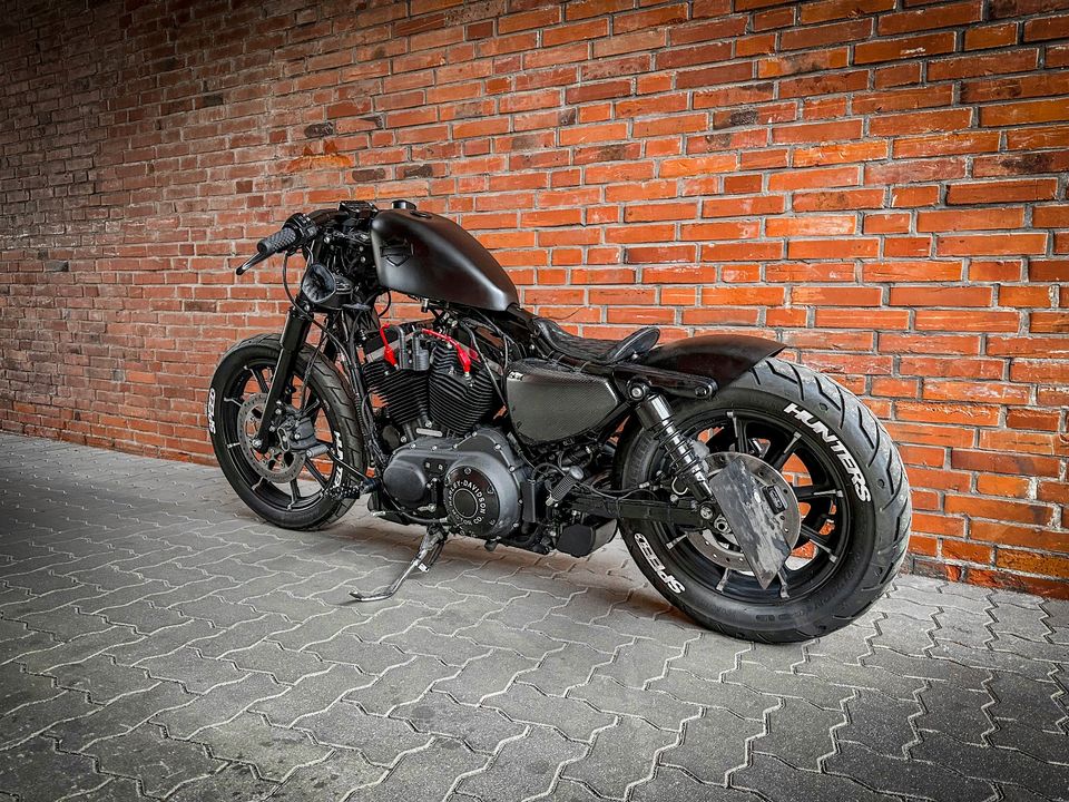 Harley Davidson Carbon Iron Blackout Custom Bike Mattschwarz in Hamburg