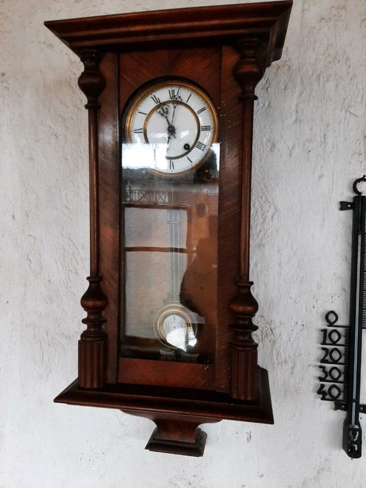 Sehr alte Wanduhr abzugeben in Burghausen