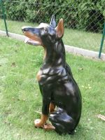 Dobermann sitzend aus Polyresin Neu incl. Versand Sachsen-Anhalt - Wimmelburg Vorschau