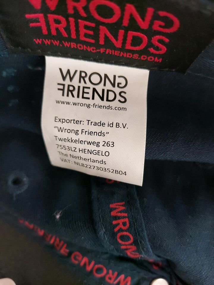 WRONG FRIENDS Basecap, Bag, Tasche Schlüsselanhänger 2 x SET NEU in Joachimsthal