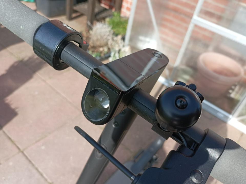Xiaomi MI E-Scooter Essential +Ladegerät +Anleitung +OVP, wie NEU in Kirchlinteln
