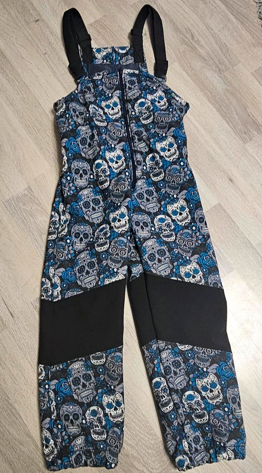 ❤️DIY selfmade Softshellset Jacke Latzhose Skulls 116/122 in Berlin